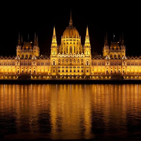 Parliament Apartment Budapeste Exterior foto