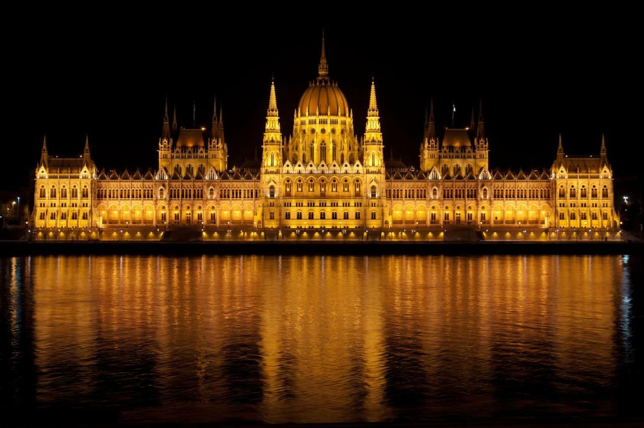 Parliament Apartment Budapeste Exterior foto